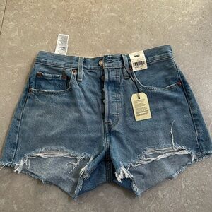 BRAND NEW - Size 27 Women’s Levi Jean shorts